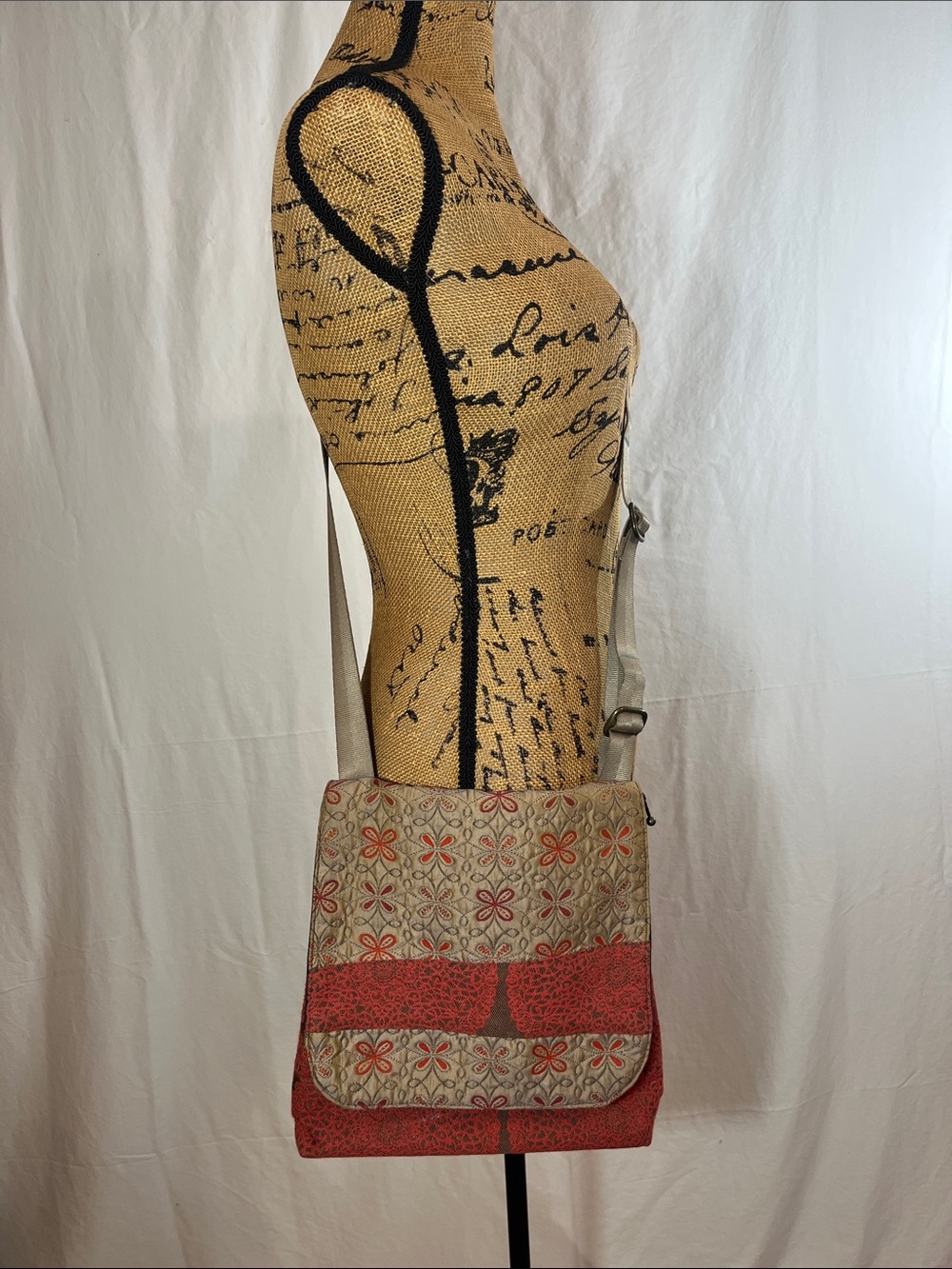 Maruca Handmade Crossbody Bag Quilted Tapestry Floral Medallion Boho Red/Taupe